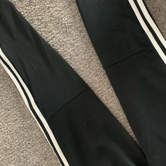 Adidas classic 3 stripe size small - Women’s - Picture 5 of 5
